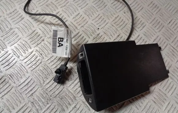 Ford Kuga I USB socket connector AV4T14D202BA 7M51R044D90ABW
