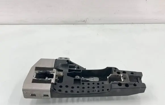 Audi Q7 4M Front door exterior handle/bracket 4M1837885A