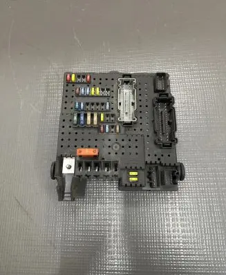 Volvo XC90 Fuse module 30786646 28080156 00007385488