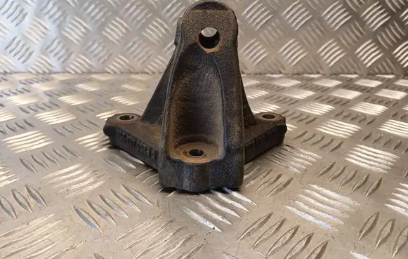 Opel Vivaro Engine mounting bracket 8200404275