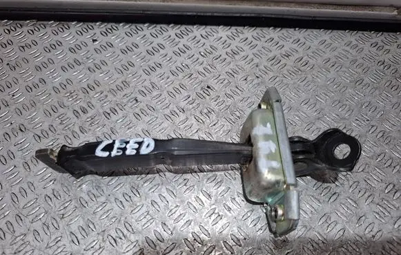 KIA Ceed Rear door check strap stopper