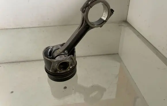 Audi Q2 - Piston with connecting rod 
