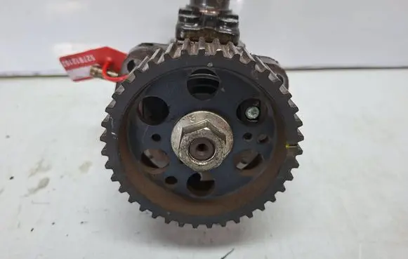 Opel Insignia A Fuel injection high pressure pump S27612162 0445010193