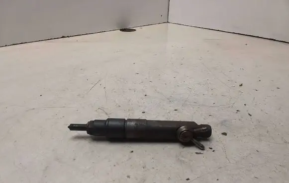 Audi A6 S6 C4 4A Fuel injector 046130201e