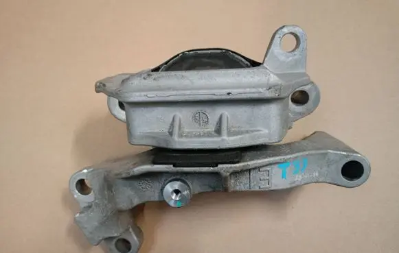 Nissan X-Trail T33 Engine mount vacuum valve 
