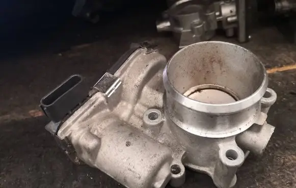 Hyundai i10 Throttle body valve 35100-08000