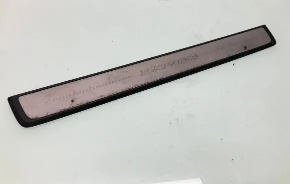 Volvo XC40 Front sill trim cover 32132599
