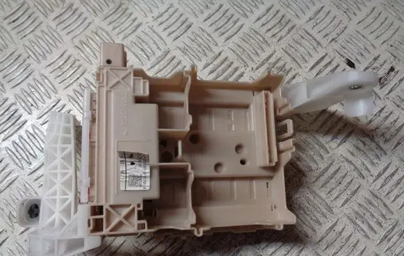 Peugeot 108 Fuse module 827300H030