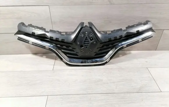 Renault Captur Front bumper upper radiator grill 623102335R