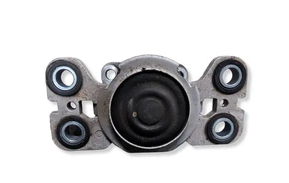 Volvo XC70 Engine mount bracket 