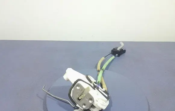 Mazda 3 III Front door lock PLJ36LM