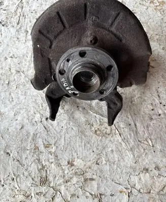 Skoda Fabia Mk2 (5J) Front wheel hub 