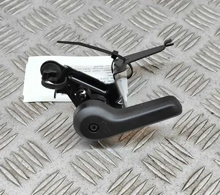 Engine bonnet (hood) release handle
