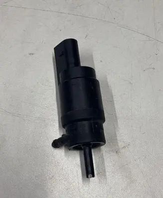 Volkswagen PASSAT B7 Windscreen/windshield washer pump 1K5955651
