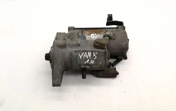 Toyota Yaris Starter motor 2810033040