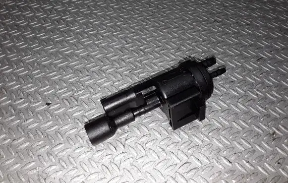 Mercedes-Benz C W204 Vacuum valve 0025401497