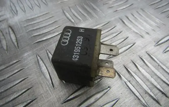 Audi A6 S6 C4 4A Other relay 431951253h