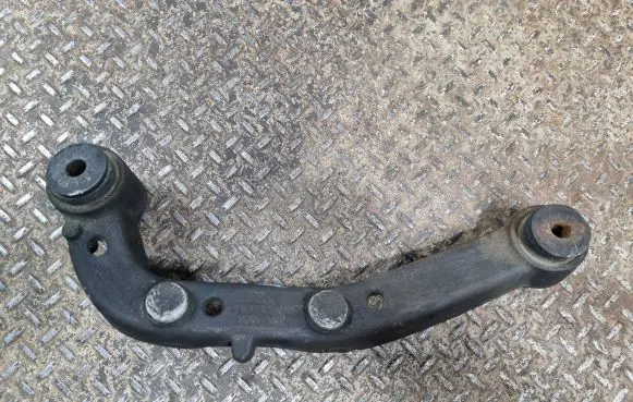 Cadillac Escalade Front differential mounting bracket 15201932