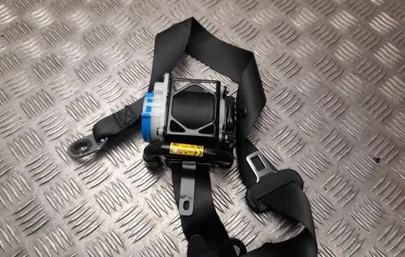 Rear seatbelt