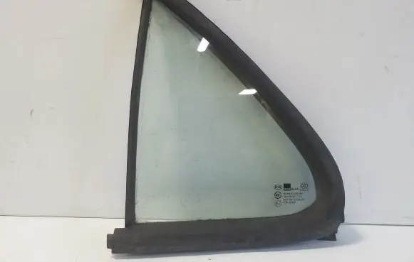 KIA Sorento Rear vent window glass 43R00240