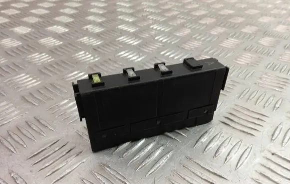 Lexus GS 300 350 430 450H Fuse module 82641-30250