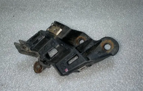 Audi A6 Allroad C5 Fender mounting bracket 4Z7853232