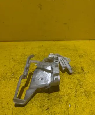 Volkswagen PASSAT B6 Front door exterior handle/bracket 3C0837868