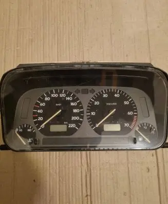 Volkswagen Golf III Speedometer (instrument cluster) 1H0919860C 351007000 D070397