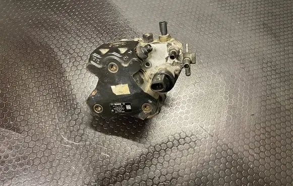 Mitsubishi Colt Fuel injection high pressure pump A6400700701