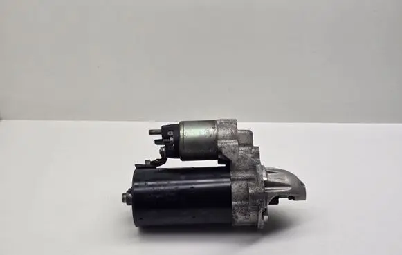 BMW 5 E60 E61 Starter motor 7796892