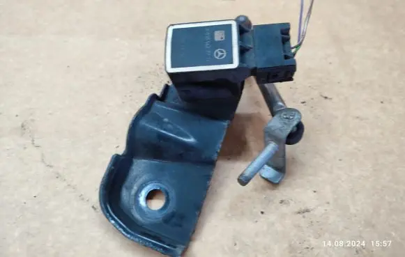 Mercedes-Benz S W221 Air suspension front height level sensor A0105427717