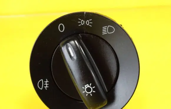 Volkswagen Touran I Light switch