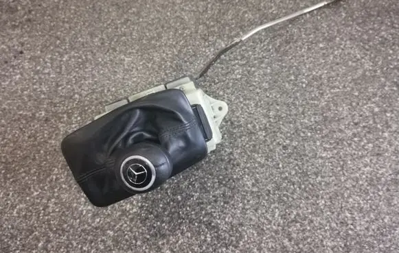 Mercedes-Benz E W212 Gear shifter/selector A2042678124