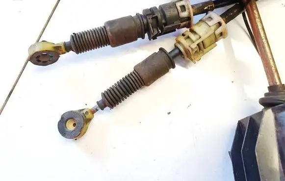 Gear shift cable linkage