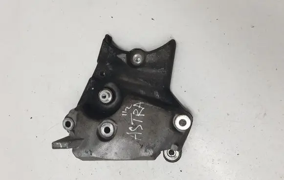 Opel Astra J Engine mounting bracket 55568812
