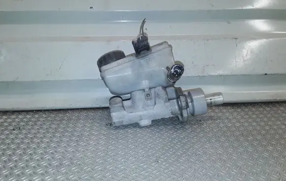 Toyota Yaris Master brake cylinder