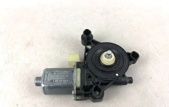 Skoda Kodiaq Front door window regulator motor 5Q0959801B