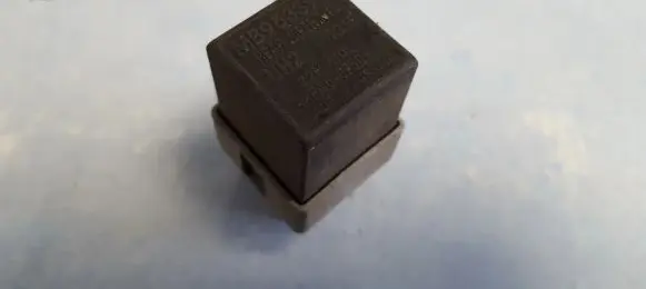 Mitsubishi Carisma Other relay mb953394 72hm100