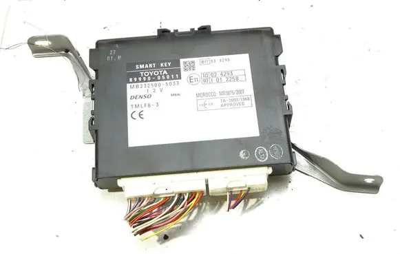 Toyota Avensis T270 Other control units/modules 8999005011
