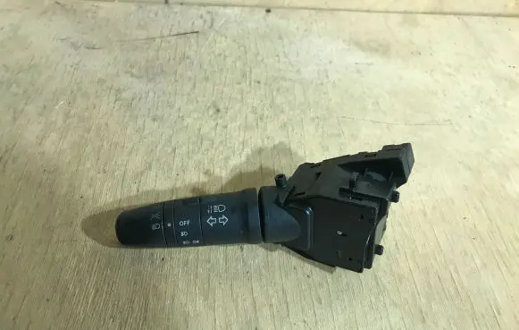 Nissan Primera Indicator stalk 25540AV600