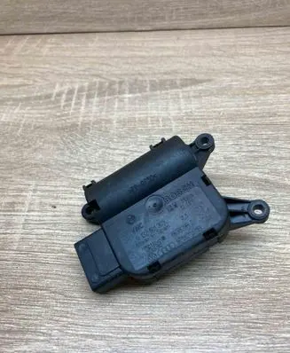 Audi A4 S4 B6 8E 8H Air flap motor/actuator 8E1820511B 0132801303