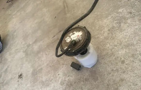 Suzuki Swift III In-tank fuel pump