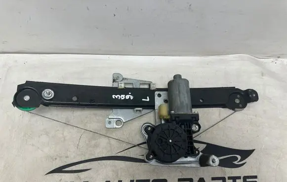 Volvo XC70 Rear door window regulator motor 119071XXX