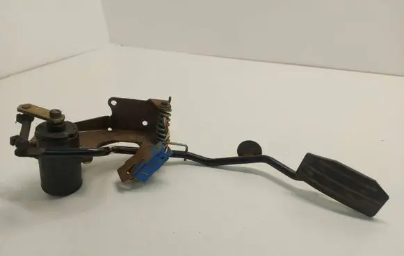Opel Frontera B Accelerator throttle pedal
