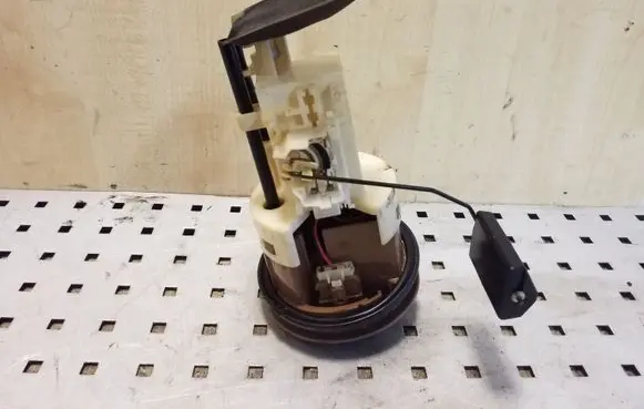 Toyota Yaris Verso Fuel level sensor 