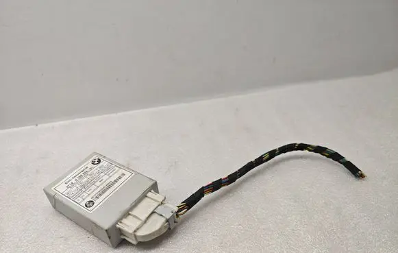 BMW 5 E60 E61 Air suspension control unit module (rear) 6769834