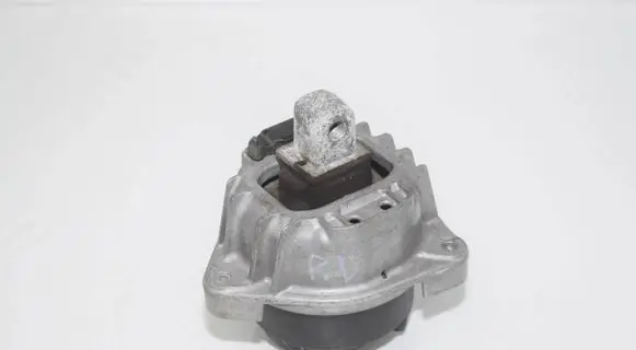 BMW 5 F10 F11 Engine mount bracket 6777382 22116777382