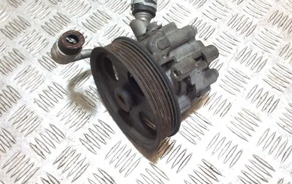 Opel Insignia A Power steering pump 55563329