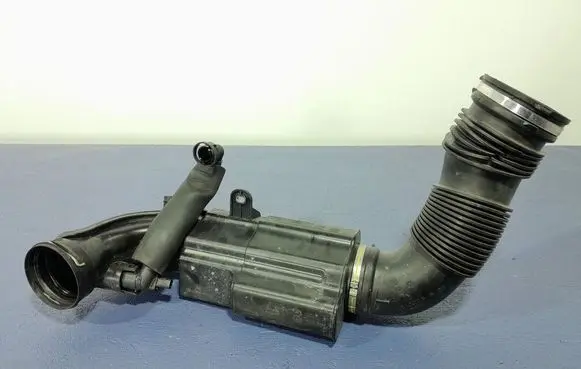BMW 1 F40 Air intake hose/pipe 8675263
