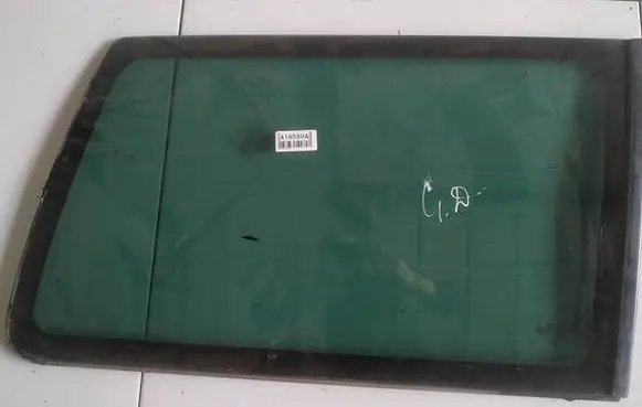 Nissan Terrano Rear side window AS3